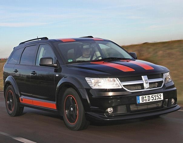 Das Motto: Rallye-Look trifft Kompaktvan, beschreibt den Fünf- bzw. Siebensitzer Dodge Journey SR wohl am treffendsten. Foto: Chrysler/auto-reporter.net